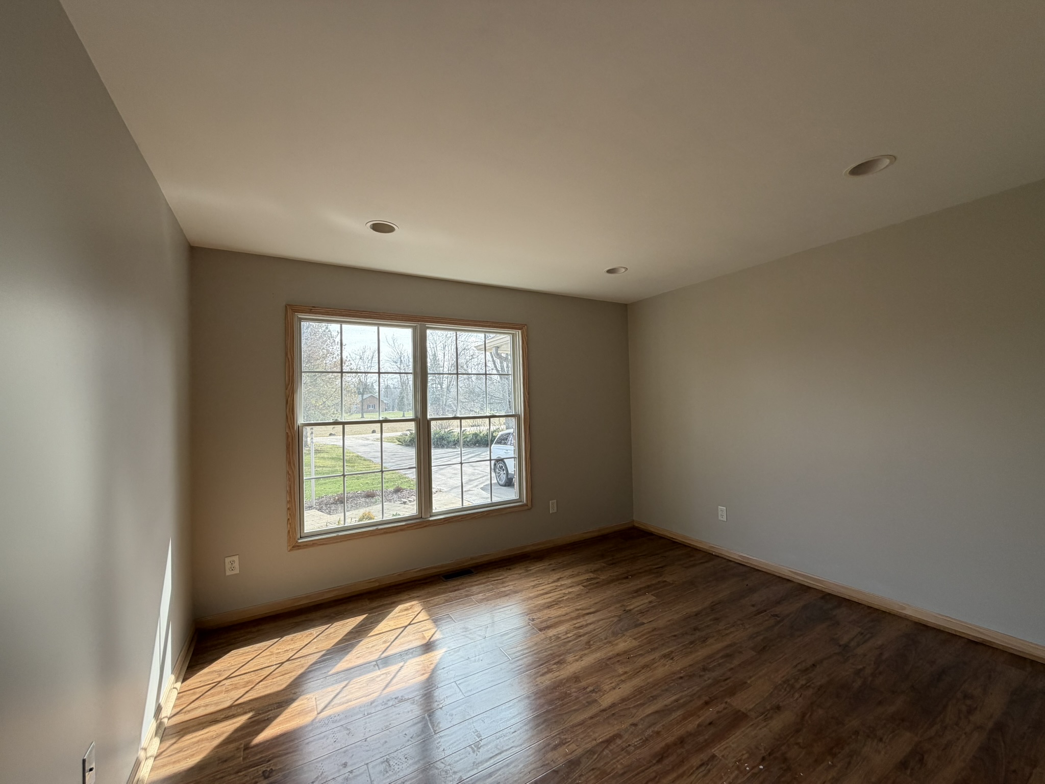 Bedroom 3 — alternate view