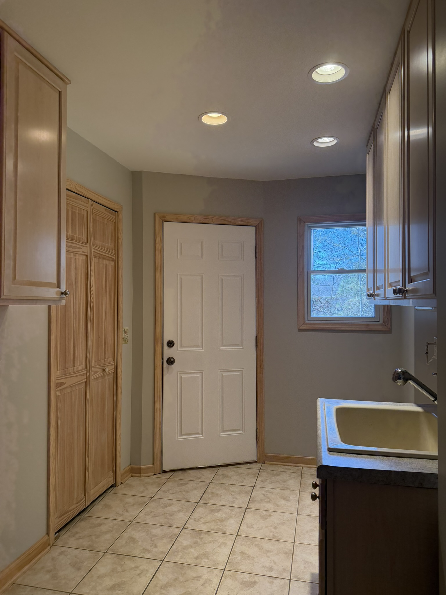 Laundry / mud room — alternate view